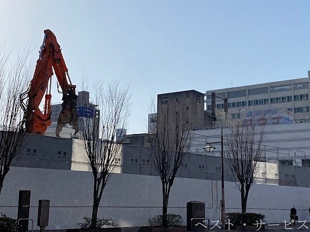 少し前までしきりに解体が行われていたJR岡山駅東口前の再開発エリア既に建設が始まり建物の形が見えてき始めました