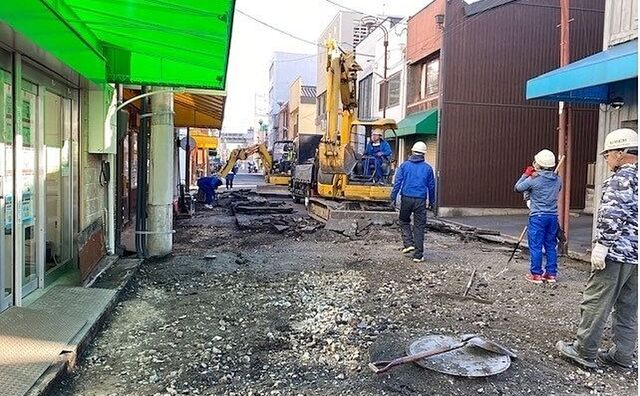 地震にも強い水道管の敷設工事　