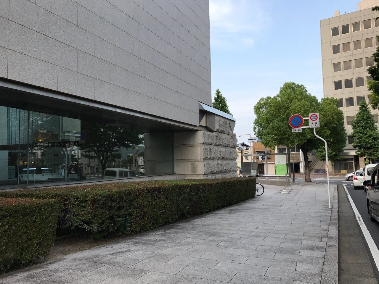 岡山市北区天神町にある「県立美術館」といえば、地元アーティストの作品を常時展示してある美術館　

